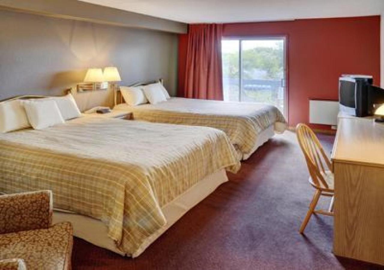 Lakeview Gimli Resort Bagian luar foto