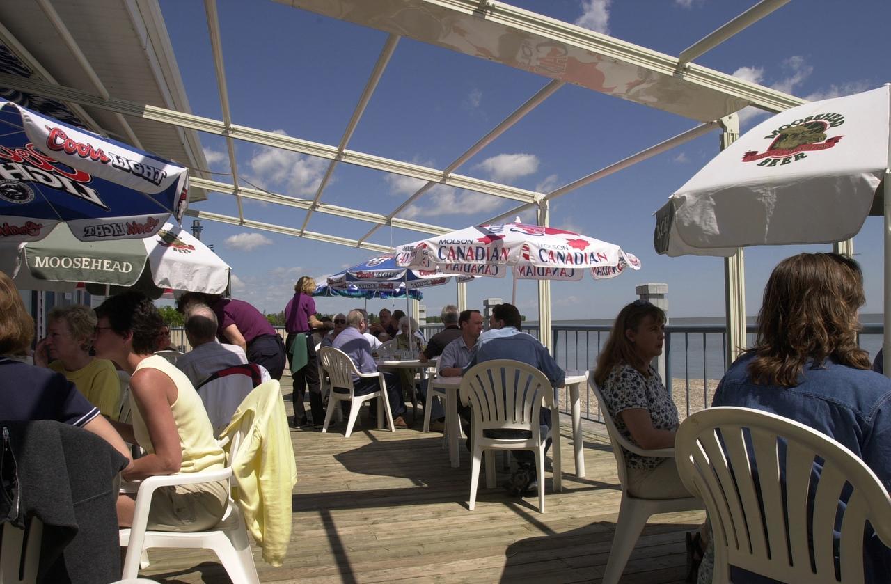 Lakeview Gimli Resort Bagian luar foto